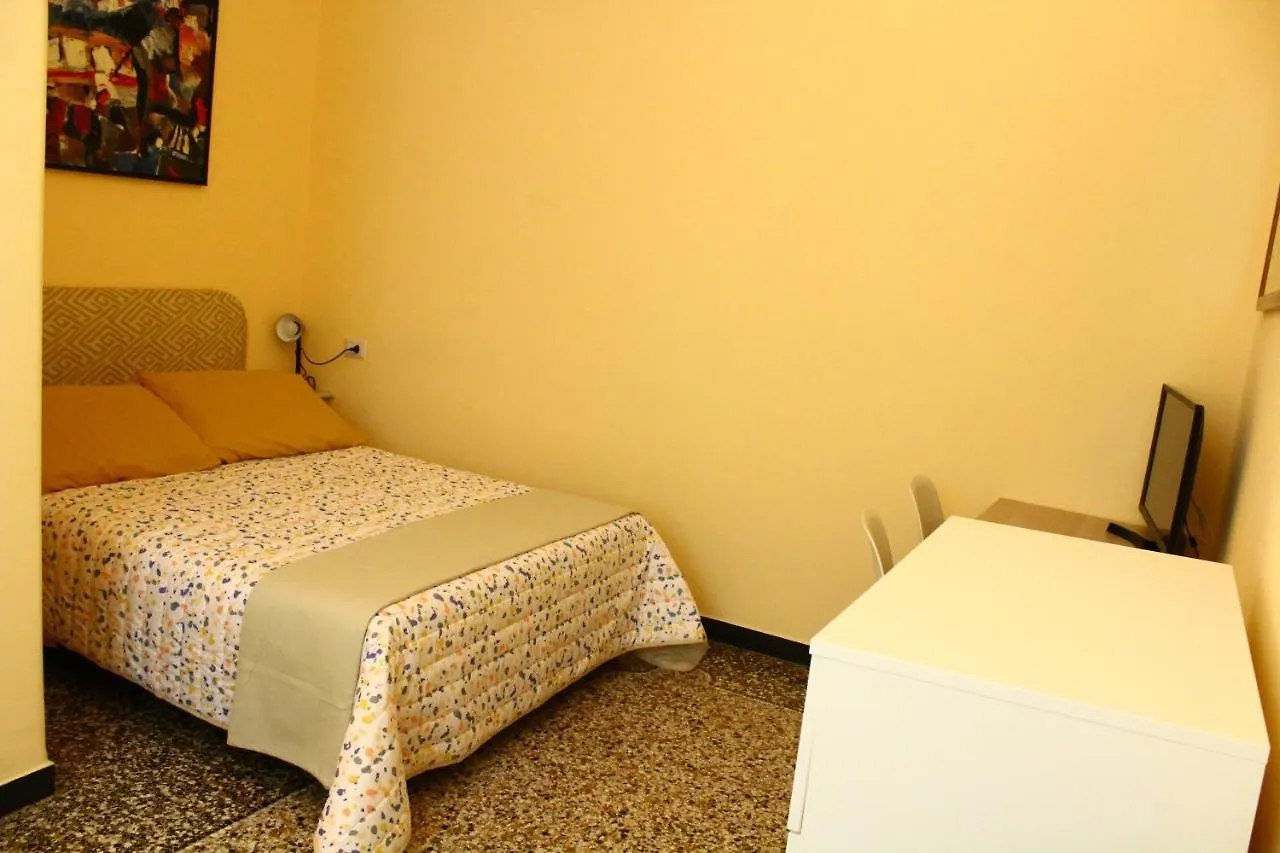 A Due Passi Dal Centro Bed & Breakfast Cenova