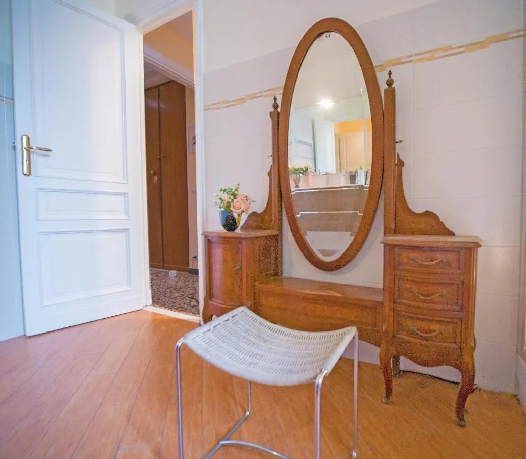 A Due Passi Dal Centro Bed & Breakfast Cenova