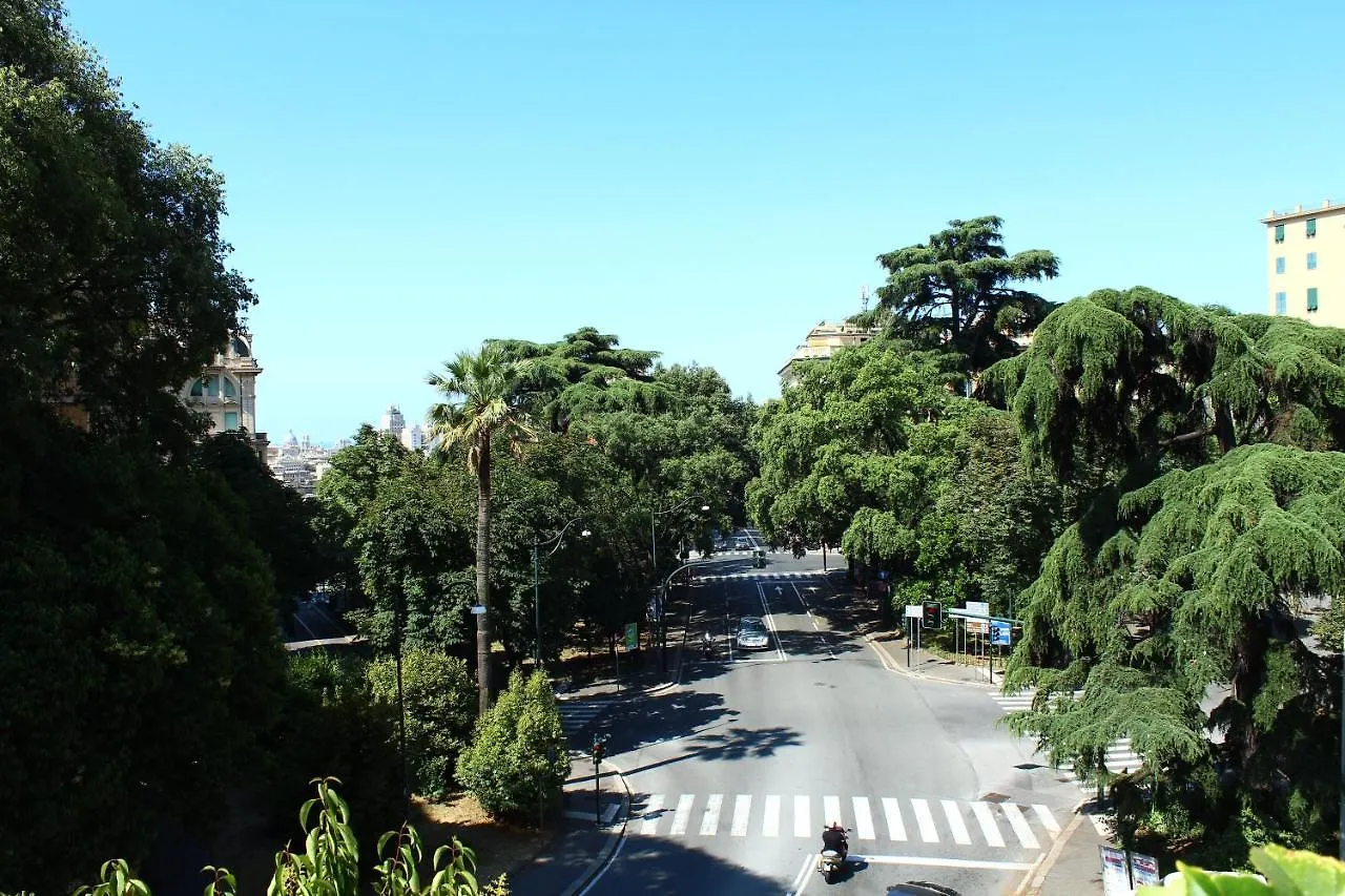 A Due Passi Dal Centro Bed & Breakfast Cenova