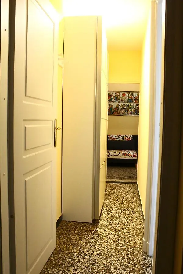 Bed and Breakfast A Due Passi Dal Centro Генуя Отель типа 